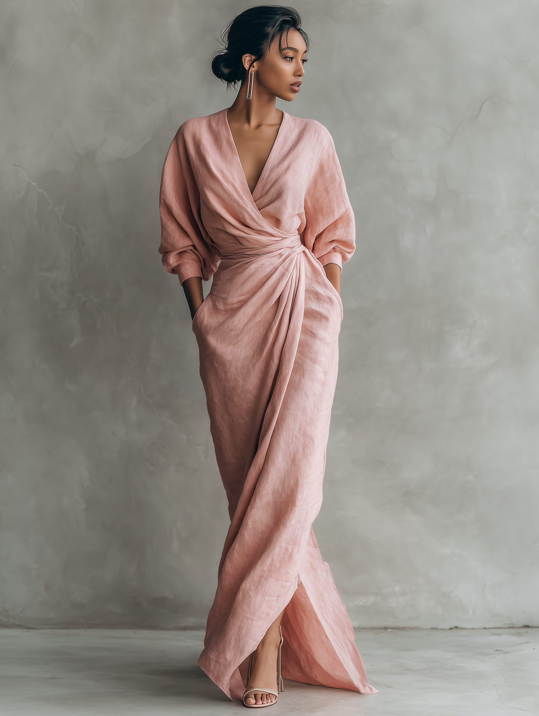 Rosa Leinen-Maxikleid mit V-Ausschnitt