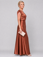 Samouse | Maxikleid mit Wickeloberteil und kurzen Ärmeln" 

Rewritten Title: "Samouse | Maxikleid mit Wickel-Design und kurzen Ärmeln