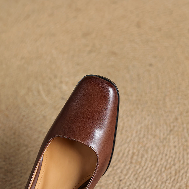 Elviera Pumps aus quadratischem Leder