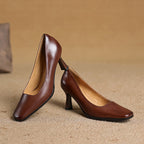 Elviera Pumps aus quadratischem Leder