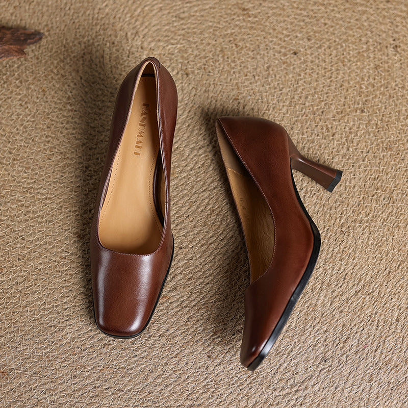Elviera Pumps aus quadratischem Leder