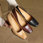 Elviera Pumps aus quadratischem Leder
