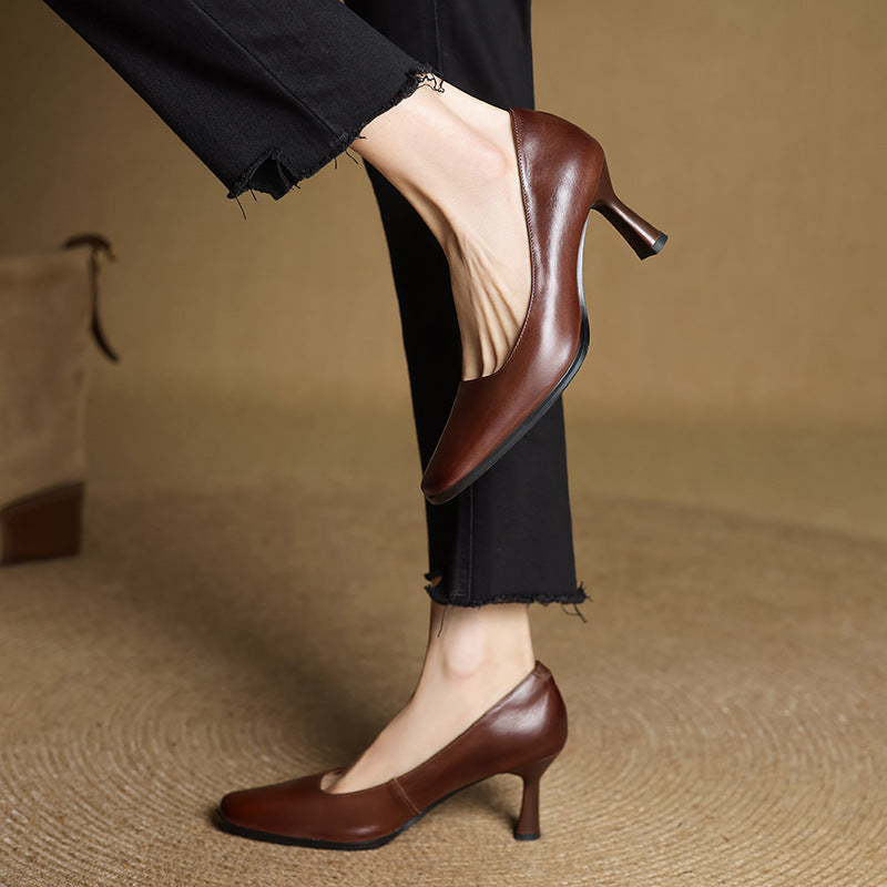 Elviera Pumps aus quadratischem Leder