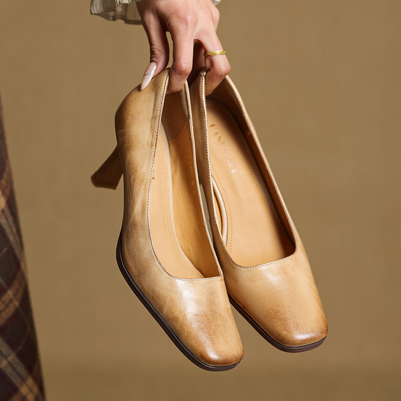 Elviera Pumps aus quadratischem Leder